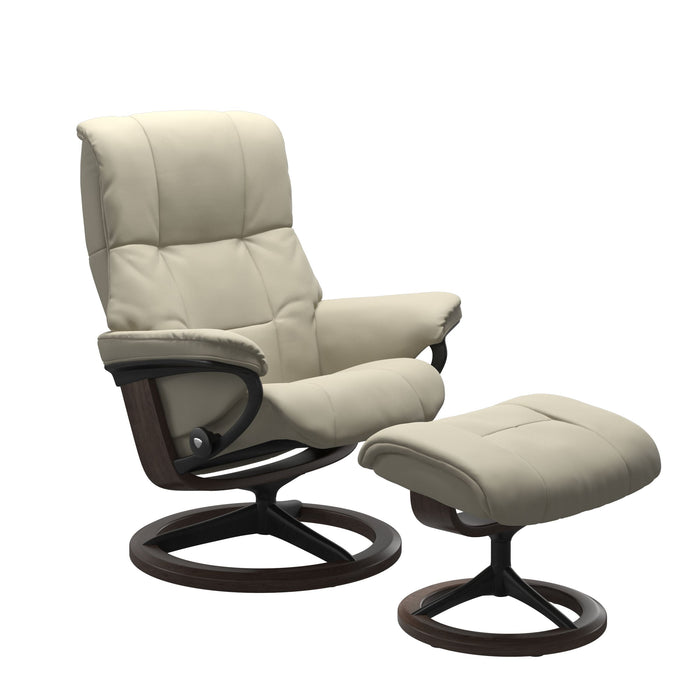 Stressless® Mayfair (S) Signature chair with footstool