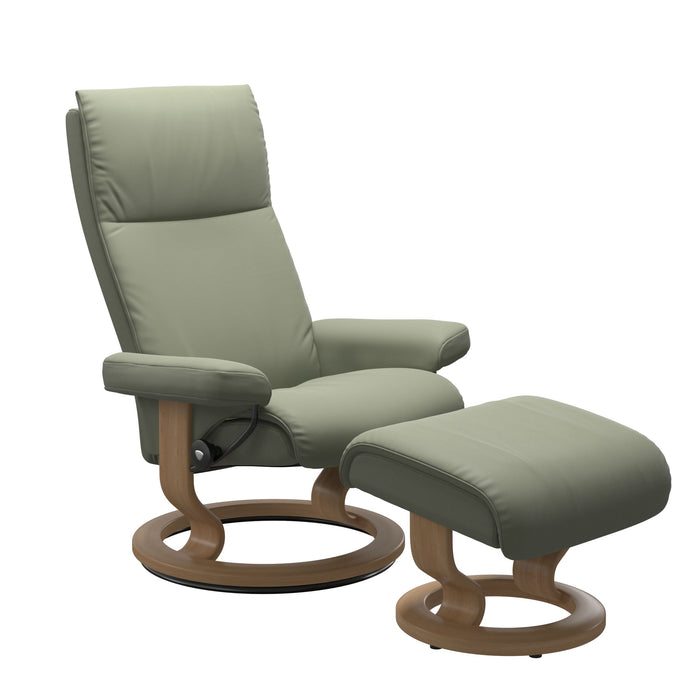 Stressless® Aura (M) Classic chair with footstool